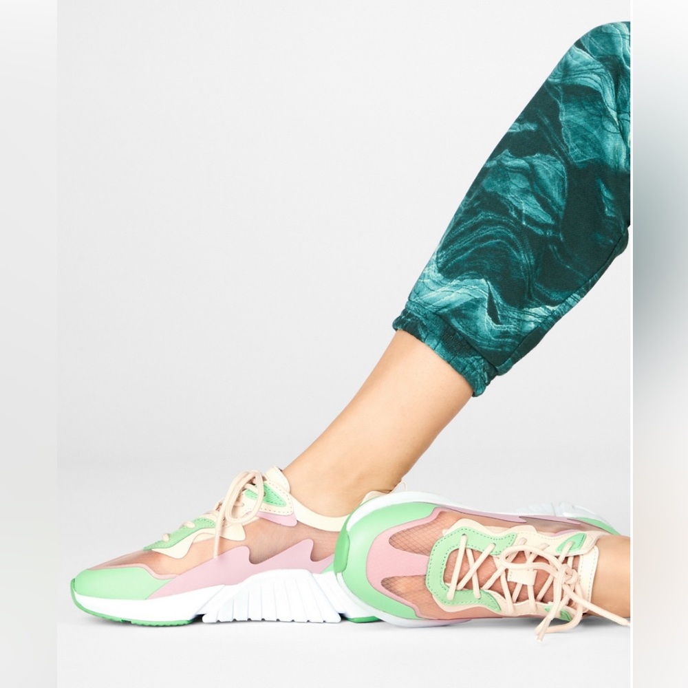 Fabletics Larchmont Performance Sneaker in Misty Lilac size 7.5 pink/green NWOT